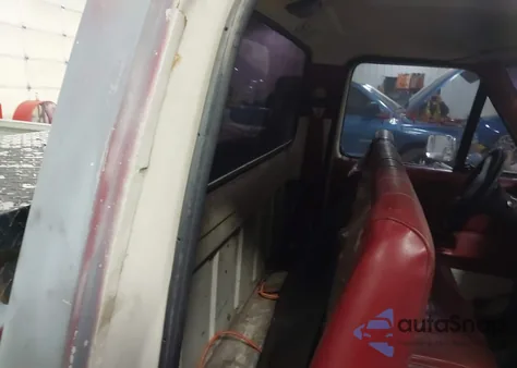 1990 Ford F150 z USA, uszkodzony, nr VIN 1FTDF15Y0LKA92868